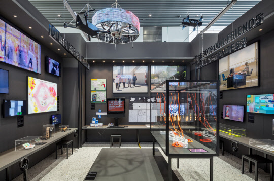 헬로 로봇, 인간과 기계 그리고 디자인 전시작품 모습. <현대차 제공>